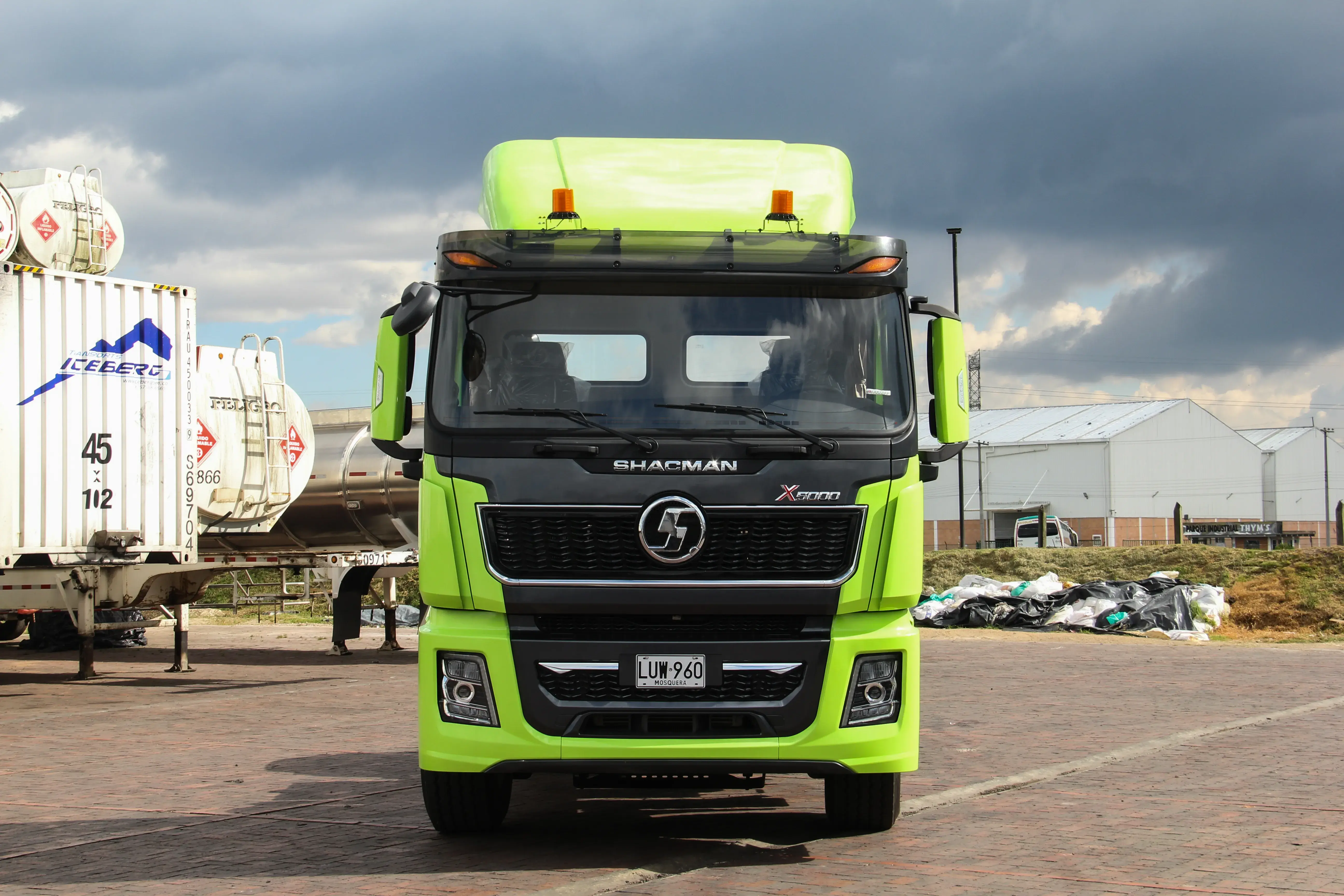 camion_verde_patio_frontal_08
