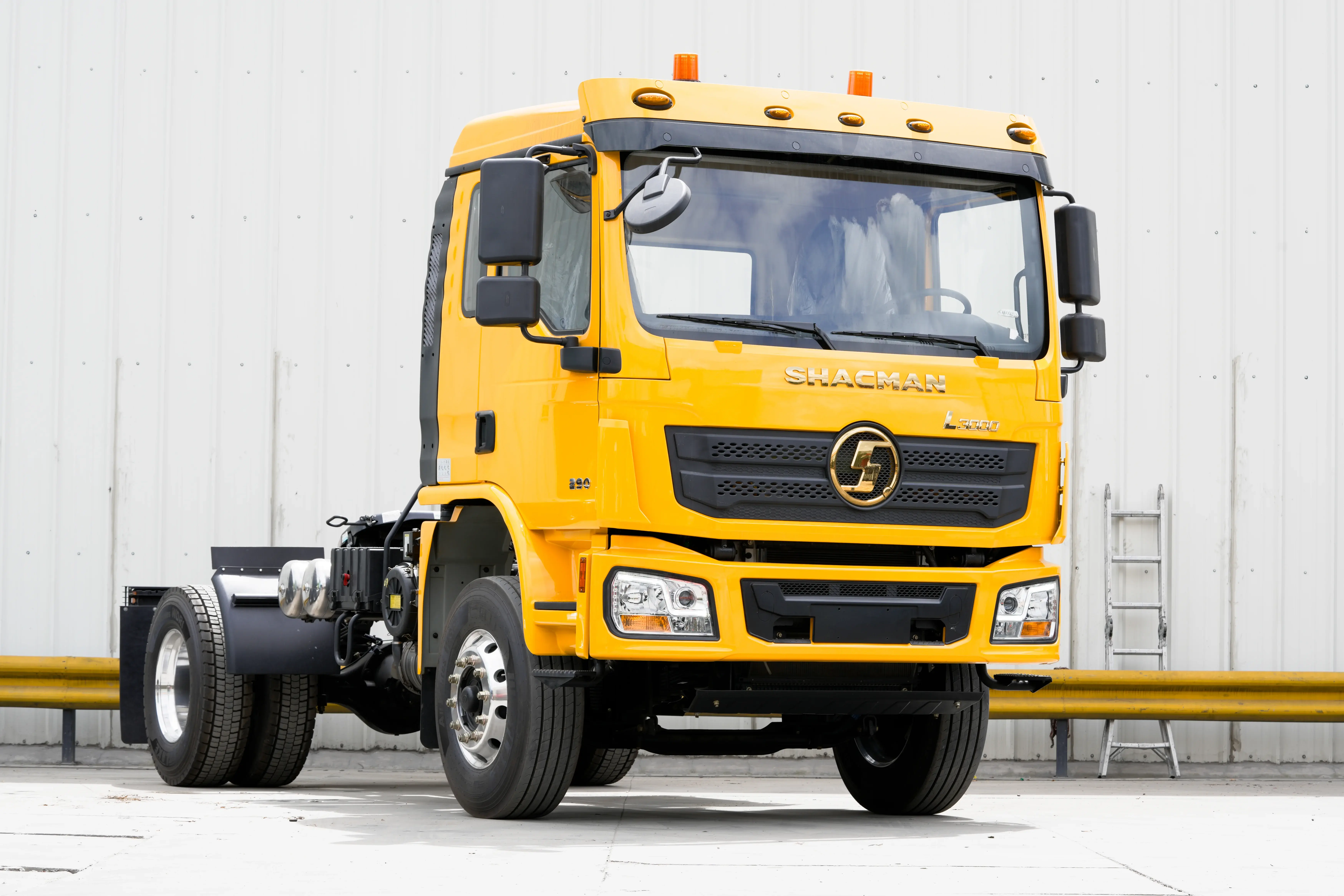 minimula_l3000_exterior_frontal_lateral_amarillo